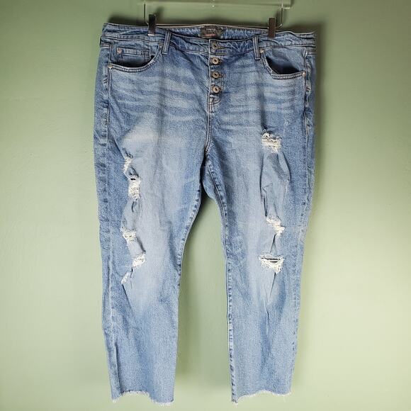 Torrid Womens Crop Boyfriend Jeans Classic Denim Medium Wash Distressed Size 20 - Picture 1 of 5